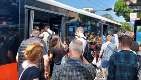 СЕОБА ДЕКА И БАКА: Јужну Италију са коферима у рукама напушта и најстарија генерација