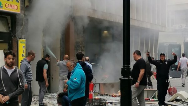 УТВРЂЕН УЗРОК ЕСКПЛОЗИЈЕ ПЛИНСКЕ БОЦЕ У БЕОГРАДУ: Након стравичних сцена у Чика Љубиној две особе на интензивној нези (ФОТО, ВИДЕО) УТВРЂЕН УЗРОК ЕСКПЛОЗИЈЕ ПЛИНСКЕ БОЦЕ У БЕОГРАДУ: Након стравичних сцена у Чика Љубиној две особе на интензивној нези (ФОТО, ВИДЕО)