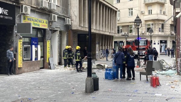 ПОТРЕСНЕ ИСПОВЕСТИ СВЕДОКА ЕКСПЛОЗИЈЕ У БЕОГРАДУ: Била је без одеће, само је јечала, мушкарац је имао озбиљне повреде ПОТРЕСНЕ ИСПОВЕСТИ СВЕДОКА ЕКСПЛОЗИЈЕ У БЕОГРАДУ: Била је без одеће, само је јечала, мушкарац је имао озбиљне повреде