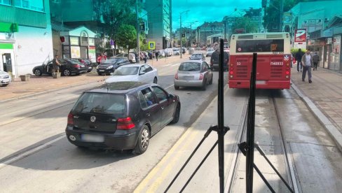 TRAMVAJI KRENULI KROZ POŽEŠKU: Linije gradskog prevoza ponovo saobraćaju kroz žilu kucavicu Banovog brda (FOTO) TRAMVAJI KRENULI KROZ POŽEŠKU: Linije gradskog prevoza ponovo saobraćaju kroz žilu kucavicu Banovog brda (FOTO)