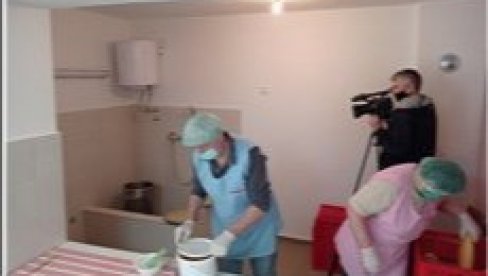 УНАПРЕЂЕН РАД НАРОДНЕ КУХИЊЕ: Реновиран пункт за поделу хране на Палићу УНАПРЕЂЕН РАД НАРОДНЕ КУХИЊЕ: Реновиран пункт за поделу хране на Палићу