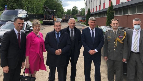 СРБИЈА НЕЋЕ УВЕСТИ САНКЦИЈЕ БРАТСКОЈ РУСИЈИ: Дачић предводи делегацију Скупштине у посети Русији, састанци и са Лавровим и Шојгуом СРБИЈА НЕЋЕ УВЕСТИ САНКЦИЈЕ БРАТСКОЈ РУСИЈИ: Дачић предводи делегацију Скупштине у посети Русији, састанци и са Лавровим и Шојгуом
