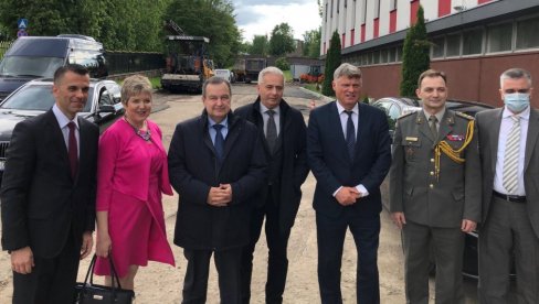 SRBIJA NEĆE UVESTI SANKCIJE BRATSKOJ RUSIJI: Dačić predvodi delegaciju Skupštine u poseti Rusiji, sastanci i sa Lavrovim i Šojguom SRBIJA NEĆE UVESTI SANKCIJE BRATSKOJ RUSIJI: Dačić predvodi delegaciju Skupštine u poseti Rusiji, sastanci i sa Lavrovim i Šojguom