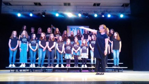 NAGRADA GRADSKOM DEČIJEM HORU IZ ZRENJANINA: Najbolje izvođenje umetničke kompozicije na Fedeho festivalu NAGRADA GRADSKOM DEČIJEM HORU IZ ZRENJANINA: Najbolje izvođenje umetničke kompozicije na Fedeho festivalu