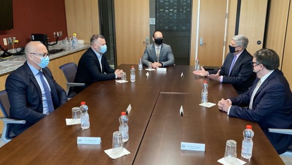 САСТАНАК СРПСКЕ ЛИСТЕ СА ПАЛМЕРОМ И КОСНЕТОМ: Ракић, Јевтић и Симић са представницима САД о положају Срба и безбедности САСТАНАК СРПСКЕ ЛИСТЕ СА ПАЛМЕРОМ И КОСНЕТОМ: Ракић, Јевтић и Симић са представницима САД о положају Срба и безбедности
