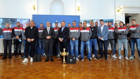 ДОГОДИНЕ ЗА ДЕСЕТКУ Рукометаши Вовојводине освојили девету титулу шампиона државе ДОГОДИНЕ ЗА ДЕСЕТКУ Рукометаши Вовојводине освојили девету титулу шампиона државе