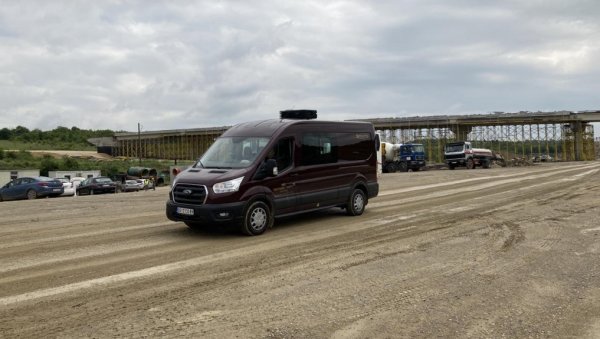 ПРВА СЛИКА СА МЕСТА ТРАГЕДИЈЕ У РЕСНИКУ: Радник пао са надвожњака, полиција обавља увиђај, радови прекинути (ФОТО) ПРВА СЛИКА СА МЕСТА ТРАГЕДИЈЕ У РЕСНИКУ: Радник пао са надвожњака, полиција обавља увиђај, радови прекинути (ФОТО)
