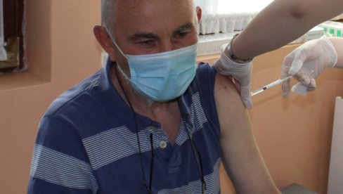 У ЋУПРИЈИ УТРОШЕНО ПРЕКО 17.000 ВАКЦИНА: Данас другу дозу примају житељи Крушара и Сења У ЋУПРИЈИ УТРОШЕНО ПРЕКО 17.000 ВАКЦИНА: Данас другу дозу примају житељи Крушара и Сења