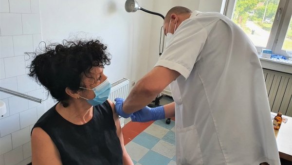 ЖИВОТ КАО ПРЕ: У Лопарама нико више нема корону ЖИВОТ КАО ПРЕ: У Лопарама нико више нема корону