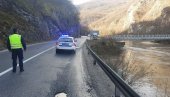RIBOLOVCI PRONAŠLI TELO U POTPEĆKOM JEZERU: Leš u fazi raspadanja plutao po vodi RIBOLOVCI PRONAŠLI TELO U POTPEĆKOM JEZERU: Leš u fazi raspadanja plutao po vodi