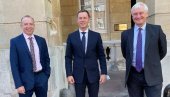 БРИТАНЦИ ЖЕЛЕ ДА САРАЂУЈУ СА СРБИЈОМ: Мали - Наша земља све привлачнија за инвеститоре БРИТАНЦИ ЖЕЛЕ ДА САРАЂУЈУ СА СРБИЈОМ: Мали - Наша земља све привлачнија за инвеститоре