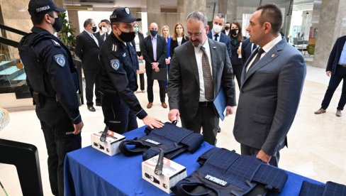 ВУЛИН И ГОДФРИ: Српска полиција међу најспособнијима у Европи ВУЛИН И ГОДФРИ: Српска полиција међу најспособнијима у Европи