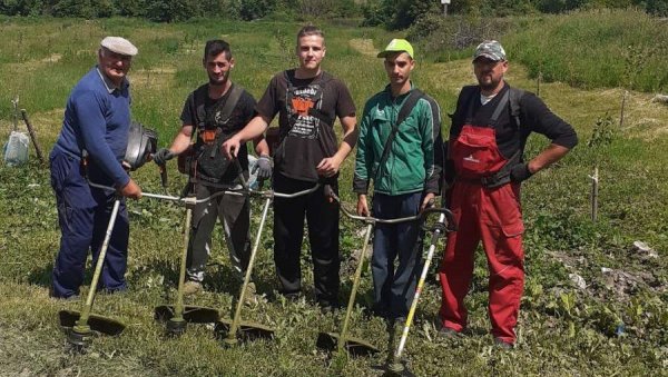 УМЕСТО ДЕПОНИЈЕ ПАРК: Марковчани уређују село УМЕСТО ДЕПОНИЈЕ ПАРК: Марковчани уређују село