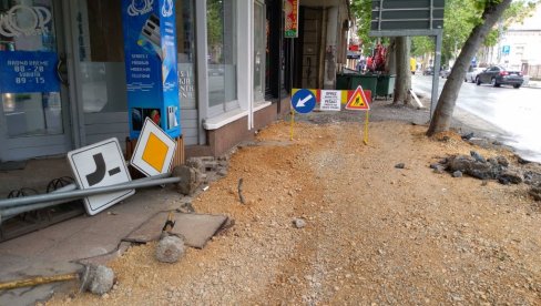 OBNOVA TROTOARA: Radovi na uređenju centra Požarevca OBNOVA TROTOARA: Radovi na uređenju centra Požarevca