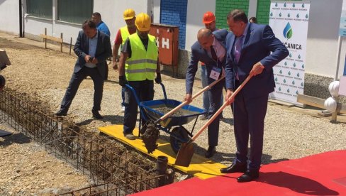 МЉЕЧАНИЦА ОД 32 МИЛИОНА МАРАКА: Почиње реализација капиталне инвестиције Владе РС код Козарске Дубице (ФОТО) МЉЕЧАНИЦА ОД 32 МИЛИОНА МАРАКА: Почиње реализација капиталне инвестиције Владе РС код Козарске Дубице (ФОТО)