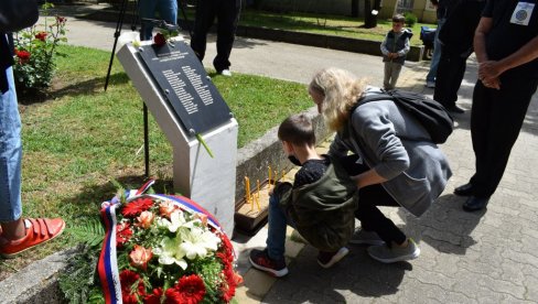 ПРОШЛО ЈЕ 22 ГОДИНЕ: У Кикинди обележена годишњица нато бомбардовања касарне ПРОШЛО ЈЕ 22 ГОДИНЕ: У Кикинди обележена годишњица нато бомбардовања касарне