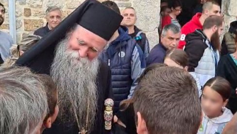 MNOGI SU ZLONAMERNO OČEKIVALI RAZJEDINJAVANJE: Cela beseda mitropolita Joanikija u Đurđevim Stupovima MNOGI SU ZLONAMERNO OČEKIVALI RAZJEDINJAVANJE: Cela beseda mitropolita Joanikija u Đurđevim Stupovima