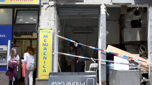 ПОВРЕЂЕНИ КРИТИЧНО, ЛОКАЛИ ВЕћ ПРОРАДИЛИ: Дан после велике експлозије плинске боце у Чика Љубиној улици, живот се враћа у нормалу ПОВРЕЂЕНИ КРИТИЧНО, ЛОКАЛИ ВЕћ ПРОРАДИЛИ: Дан после велике експлозије плинске боце у Чика Љубиној улици, живот се враћа у нормалу