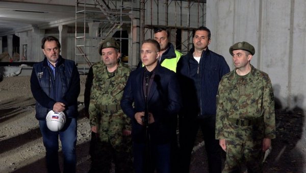 СТЕФАНОВИЋ ЗАХВАЛАН ВОЈНИМ ЛЕКАРИМА: Вакцинисано више од 20.000 војника СТЕФАНОВИЋ ЗАХВАЛАН ВОЈНИМ ЛЕКАРИМА: Вакцинисано више од 20.000 војника