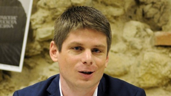 РОЂЕНА У СРБИЈИ, ПОСЛАНИЦА У АУСТРАЛИЈСКОМ ПАРЛАМЕНТУ: Арно Гујон угостио Клару Андрић (ФОТО) РОЂЕНА У СРБИЈИ, ПОСЛАНИЦА У АУСТРАЛИЈСКОМ ПАРЛАМЕНТУ: Арно Гујон угостио Клару Андрић (ФОТО)