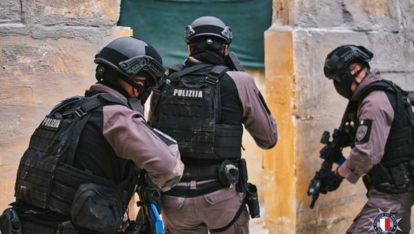 СПИСАК ЗЛОЧИНА СРБА НА МАЛТИ: Једна група има паролу Или си уз нас или против нас СПИСАК ЗЛОЧИНА СРБА НА МАЛТИ: Једна група има паролу Или си уз нас или против нас