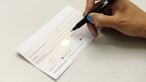 ČEKOVA SVE MANJE, ALI OPSTAJU: Građani Srbije se još ne odriču plaćanja na rate ČEKOVA SVE MANJE, ALI OPSTAJU: Građani Srbije se još ne odriču plaćanja na rate