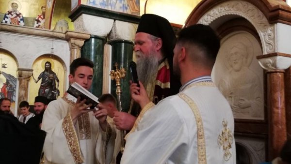 НИЈЕ ЛАКО СЕСТИ НА ТУ СВЕТУ СТОЛИЦУ: Беседа митрополита Јоаникија у Подгорици, позвао на јединство и подсетио на славне претке НИЈЕ ЛАКО СЕСТИ НА ТУ СВЕТУ СТОЛИЦУ: Беседа митрополита Јоаникија у Подгорици, позвао на јединство и подсетио на славне претке
