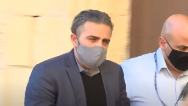 СРПСКИ ПЛАЋЕНИК ШОКИРАО СУДИЈУ: Играо казачок, намамио Египћанина и јулу добија оптужницу СРПСКИ ПЛАЋЕНИК ШОКИРАО СУДИЈУ: Играо казачок, намамио Египћанина и јулу добија оптужницу