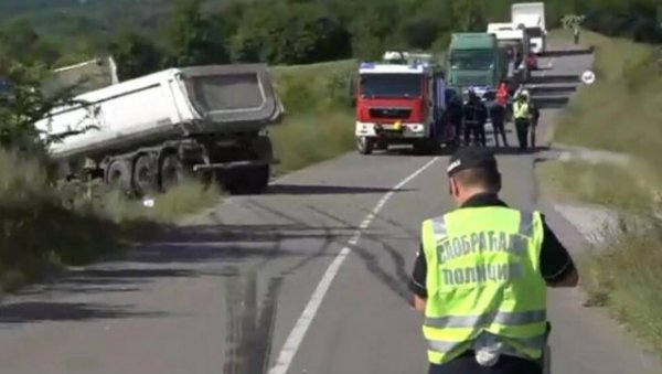 ЧЕТВОРО ДЕЦЕ ЈОШ НЕ ЗНА ДА ИМ ЈЕ МАЈКА НАСТРАДАЛА: Након стравичне саобраћајне несреће код Текериша четири породице завијене у црно ЧЕТВОРО ДЕЦЕ ЈОШ НЕ ЗНА ДА ИМ ЈЕ МАЈКА НАСТРАДАЛА: Након стравичне саобраћајне несреће код Текериша четири породице завијене у црно