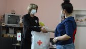 DA NAS BUDE VIŠE: Kraljevački Crveni krst podelio pakete za novorođene bebe DA NAS BUDE VIŠE: Kraljevački Crveni krst podelio pakete za novorođene bebe