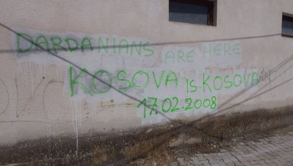 НОВА ПРОВОКАЦИЈА: На кући у Ораховцу графит “Велика Албанија” НОВА ПРОВОКАЦИЈА: На кући у Ораховцу графит “Велика Албанија”