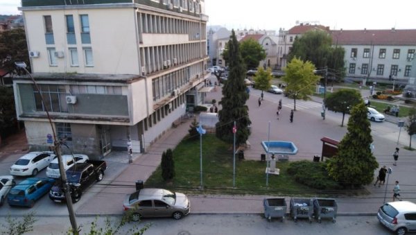 РЕВИЗИЈА ТРАФОСТАНИЦЕ: Власотинце сутра без струје, поподне могуће и без воде РЕВИЗИЈА ТРАФОСТАНИЦЕ: Власотинце сутра без струје, поподне могуће и без воде