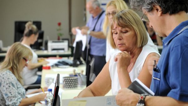 У УПРАВИ ЗА ТРЕЗОР ПЛАЋАЊЕ ПОРЕЗА БЕЗ ПРОВИЗИЈЕ: Рок за плаћање треће рате до 16.августа У УПРАВИ ЗА ТРЕЗОР ПЛАЋАЊЕ ПОРЕЗА БЕЗ ПРОВИЗИЈЕ: Рок за плаћање треће рате до 16.августа