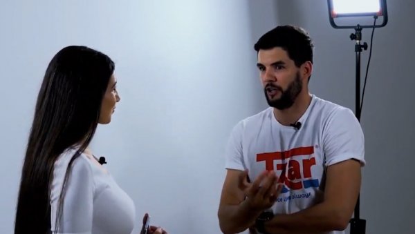 СТЕВАН ПИАЛЕ У “СКРОЛОВАЊУ”: Супруга ме критикује да се не љубим добро са женама из „Игре судбине“ СТЕВАН ПИАЛЕ У “СКРОЛОВАЊУ”: Супруга ме критикује да се не љубим добро са женама из „Игре судбине“