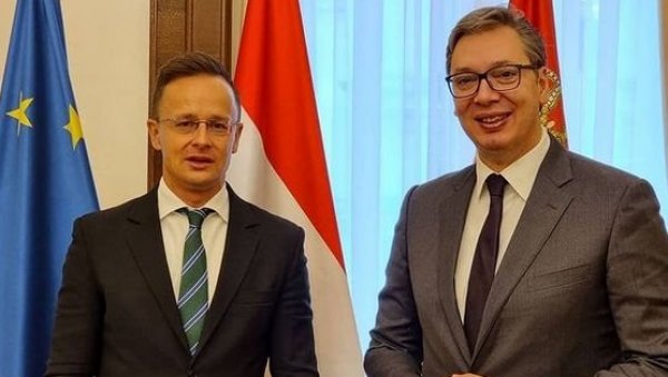 ВУЧИЋ СА СИЈАРТОМ: Председник са министром спољних послова Мађарске разговарао о унапређењу односа и ЕУ интеграцијама ВУЧИЋ СА СИЈАРТОМ: Председник са министром спољних послова Мађарске разговарао о унапређењу односа и ЕУ интеграцијама