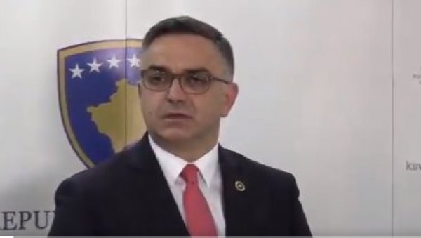 АЛБАНЦИ ОПЕТ ЗВЕЦКАЈУ ОРУЖЈЕМ: Тахири помиње припајање Прешева, Бујановца и Медвеђе ратом АЛБАНЦИ ОПЕТ ЗВЕЦКАЈУ ОРУЖЈЕМ: Тахири помиње припајање Прешева, Бујановца и Медвеђе ратом