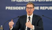 VUČIĆ SE OBRATIO GRAĐANIMA: Predsednik govorio o najaktuelnijim temama - Važno je da verujemo u svoju državu (VIDEO) VUČIĆ SE OBRATIO GRAĐANIMA: Predsednik govorio o najaktuelnijim temama - Važno je da verujemo u svoju državu (VIDEO)