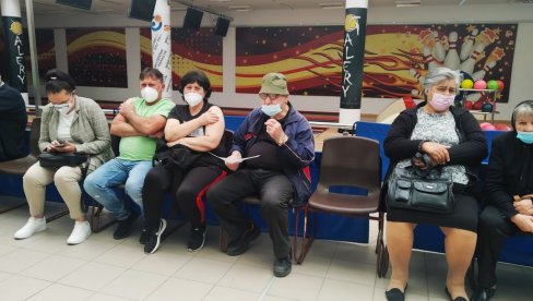 ЖИВО НА ВАКЦИНАЛНОМ ПУНКТУ: Целодневни рад вакциналног тима у Параћину ЖИВО НА ВАКЦИНАЛНОМ ПУНКТУ: Целодневни рад вакциналног тима у Параћину