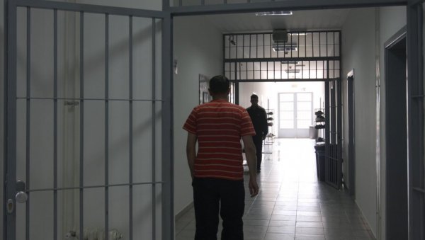 БОМБАШИМА ПРИТВОР ДО 72 САТА: Задржавање осумњиченима за напад начелника Истражног затвора Спуж БОМБАШИМА ПРИТВОР ДО 72 САТА: Задржавање осумњиченима за напад начелника Истражног затвора Спуж