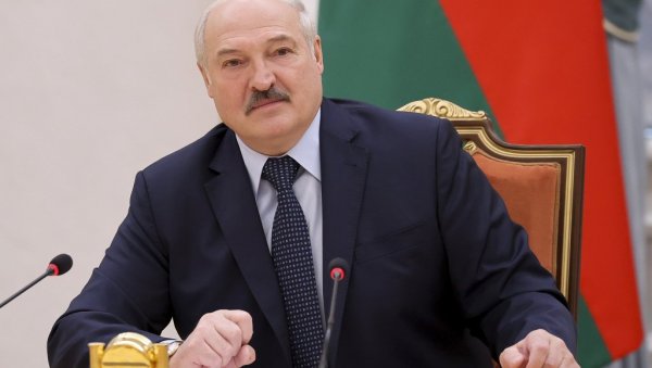 ЛУКАШЕНКО ДЕЖУРНИ КРИВАЦ: САД, Британија и земље ЕУ оптужиле Белорусију за мигрантску кризу ЛУКАШЕНКО ДЕЖУРНИ КРИВАЦ: САД, Британија и земље ЕУ оптужиле Белорусију за мигрантску кризу