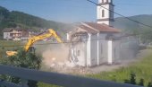 БАГЕРОМ НА СВЕТИЊУ: Погледајте снимак рушења православне цркве у Коњевић Пољу (ВИДЕО) БАГЕРОМ НА СВЕТИЊУ: Погледајте снимак рушења православне цркве у Коњевић Пољу (ВИДЕО)