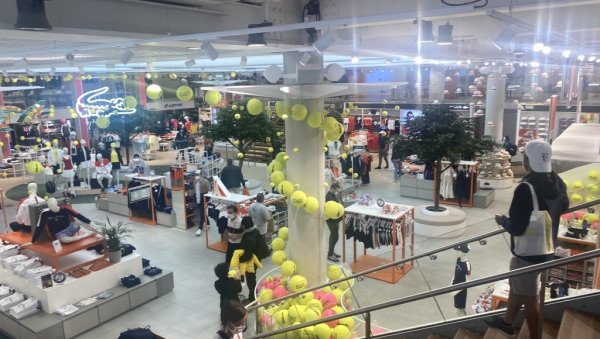 СКУП БОРАВАК НА ГРЕНД СЛЕМУ: Најјефтинији је тениски рекет СКУП БОРАВАК НА ГРЕНД СЛЕМУ: Најјефтинији је тениски рекет