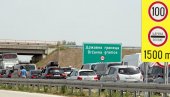 ОГРОМНЕ ГУЖВЕ НА ХОРГОШУ: Возила морају да преусмеравају на Келебију - Kolone i na Merdaru