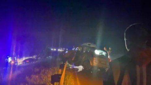STRAVIČNA SAOBRAĆAJNA NESREĆA NA AUTO-PUTU: Automobil završio na bankini, vozač poginuo (FOTO) STRAVIČNA SAOBRAĆAJNA NESREĆA NA AUTO-PUTU: Automobil završio na bankini, vozač poginuo (FOTO)
