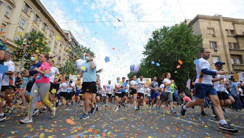 POČEO 34. BEOGRADSKI MARATON: Na trci ove godine učestvuje oko 5.000 ljudi! (FOTO/VIDEO) POČEO 34. BEOGRADSKI MARATON: Na trci ove godine učestvuje oko 5.000 ljudi! (FOTO/VIDEO)