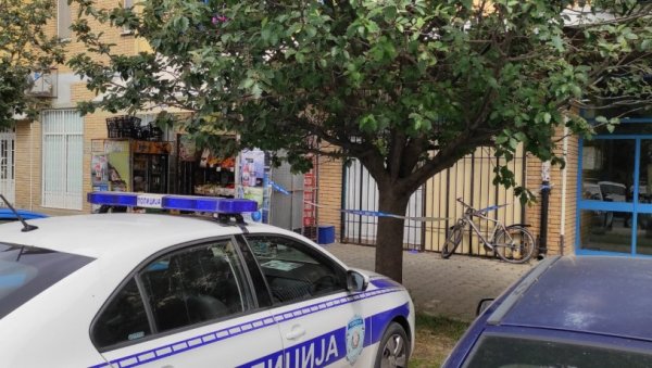 МРТАВ У БИФЕУ НЕКОЛИКО ДАНА? Још увек непознат идентитет мушкарца чије тело је ноћас пронађено у Новом Саду МРТАВ У БИФЕУ НЕКОЛИКО ДАНА? Још увек непознат идентитет мушкарца чије тело је ноћас пронађено у Новом Саду