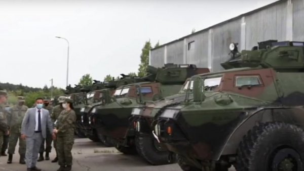 КУРТИ ПРЕТИ ВОЈСКОМ: Инвестирање у оружане снаге остаје приоритет КУРТИ ПРЕТИ ВОЈСКОМ: Инвестирање у оружане снаге остаје приоритет