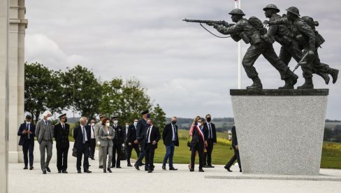 RUSIJA IPAK POZVANA NA OBELEŽAVANJE ISKRCAVANJA SAVEZNIKA U NORMANDIJI: Frans pres - Poštovanje za žrtve sovjetskog naroda RUSIJA IPAK POZVANA NA OBELEŽAVANJE ISKRCAVANJA SAVEZNIKA U NORMANDIJI: Frans pres - Poštovanje za žrtve sovjetskog naroda