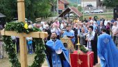 РОД СЕ СЕЋА ЛЕЛИЋКОГ СВЕЦА: Освештана земља за изградњу храма у Малешевцима РОД СЕ СЕЋА ЛЕЛИЋКОГ СВЕЦА: Освештана земља за изградњу храма у Малешевцима