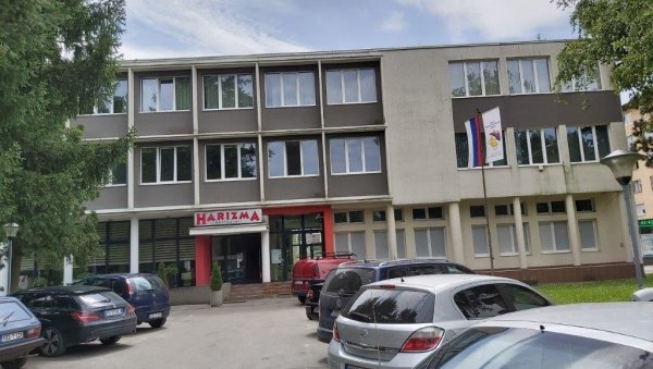ПРОДАЛИ ДОМ ПА ПЛАЋАЈУ ЗАКУП: Добојске власти успеле да продају бивше просторије војске и то у трећем покушају ПРОДАЛИ ДОМ ПА ПЛАЋАЈУ ЗАКУП: Добојске власти успеле да продају бивше просторије војске и то у трећем покушају